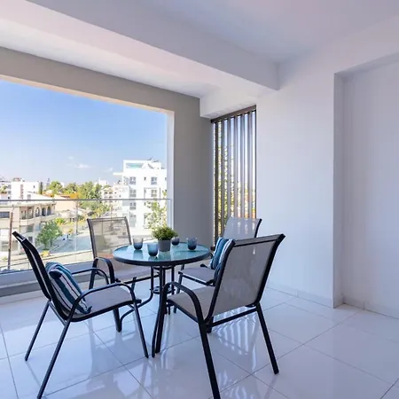 Bianca 2-br & Balcony In Apartment Larnaca
