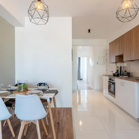 Apartment Bianca 2-br & Balcony In Larnaca