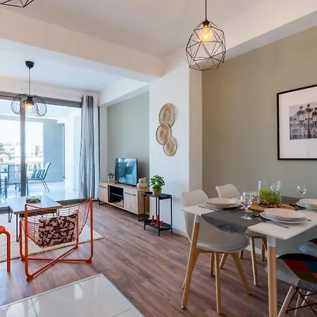 Bianca 2-br & Balcony In Apartment *